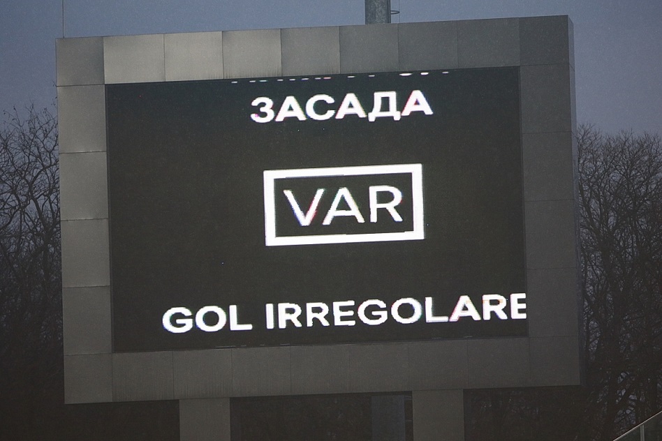 Тестват системата ВАР в мач на ЦСКА 1948