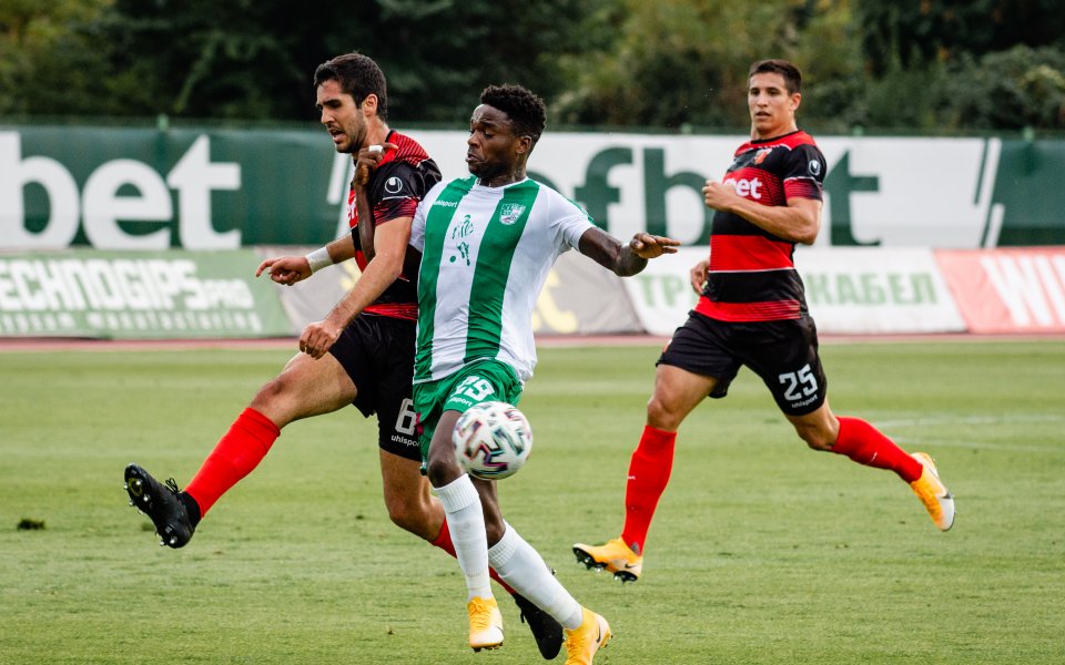 Стартовите състави на Локомотив Пловдив и Берое