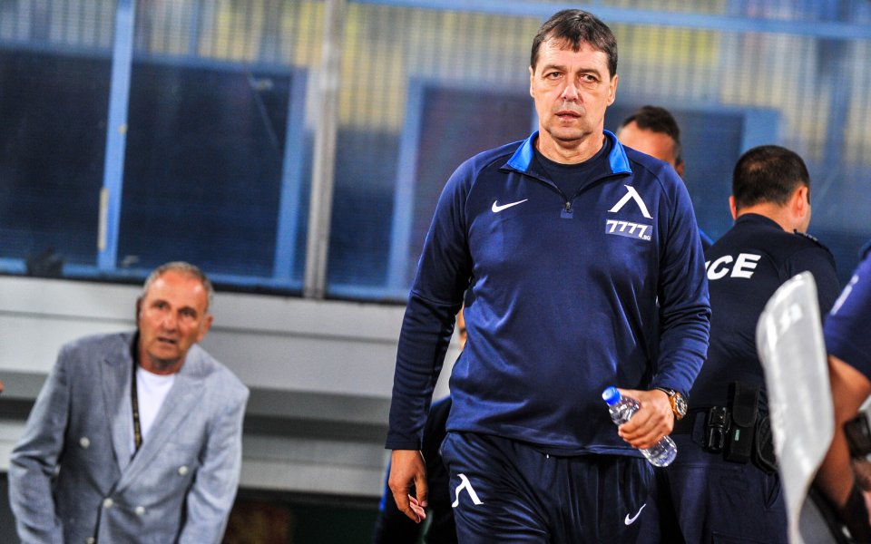 Жесток скандал между Хубчев и капитана на Левски след загубата от Локо (Пд) width=