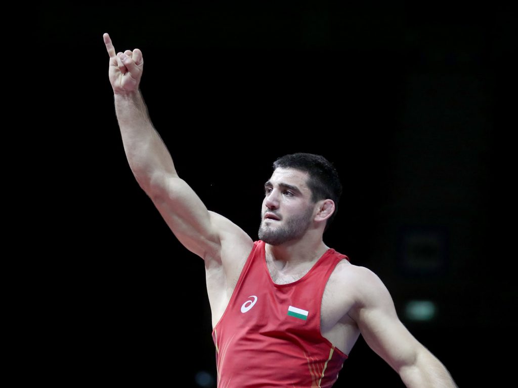 Айк “развя” български флаг, благодари с топли думи за подкрепата