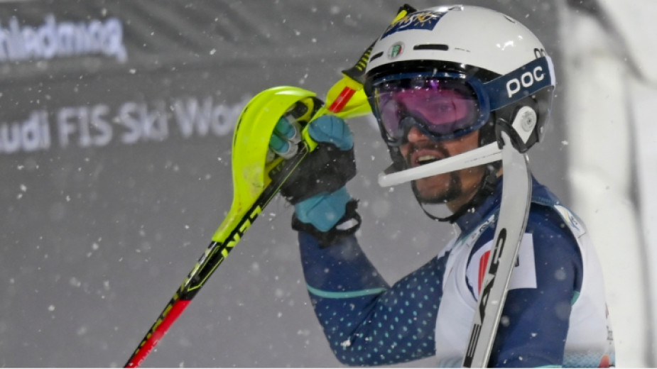 Попов успя да се промуши до втория манш при обилен снеговалеж
