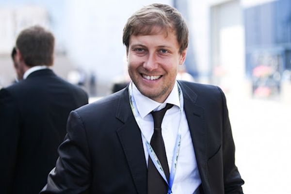 Синът на руския милиардер кацна в София, тръгна за Пловдив