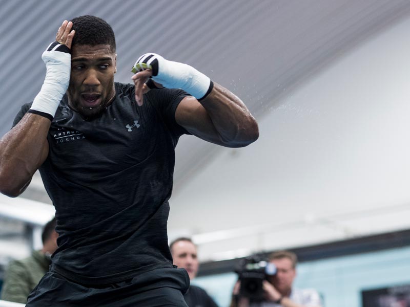 Боб Аръм: Джошуа няма шанс срещу Фюри, ще издържи 2-3 рунда