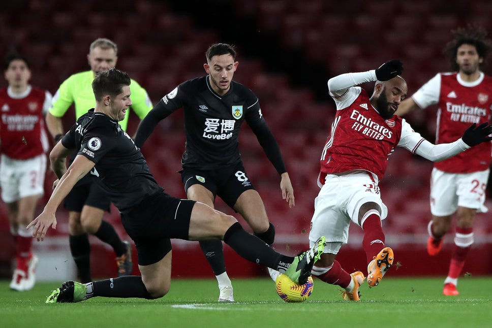 Бърнли нанесе трета поредна загуба на Арсенал във Висшата лига