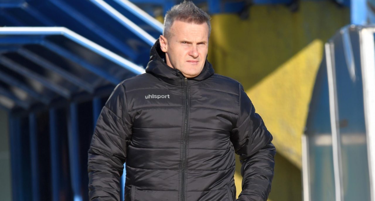 Отборът на Чико и Бенкса не заслужава треньор като Валентич width=