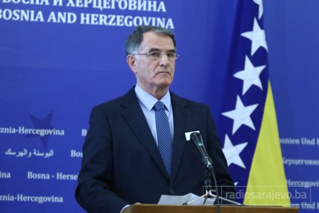 Босна остана без треньор, пак погледнаха към Акрапович