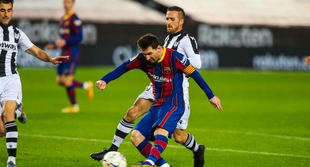 Глътка въздух в Барса – Лео Меси матира Леванте