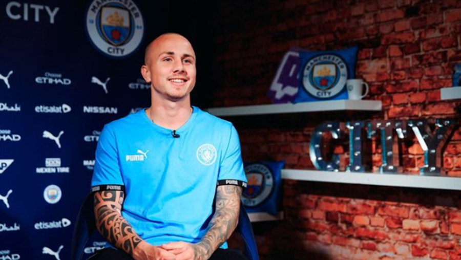 Барселона се интересува от защитника на Ман Сити Анхелиньо