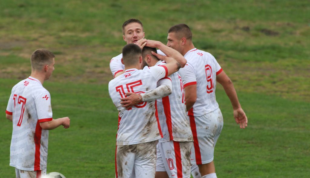 Бела подари на феновете шестзвезден спектакъл в Микрево