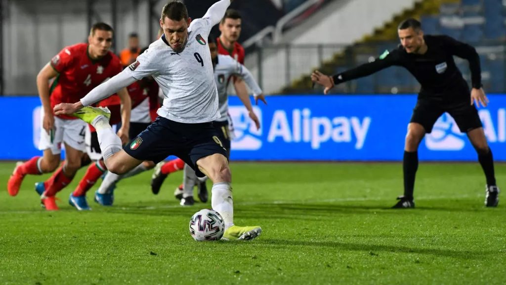 В Италия признаха за съмнителната дузпа, която получиха в София