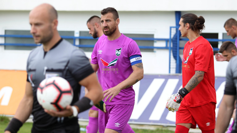 Ключов футболист близо до завръщане в игра за Пирин