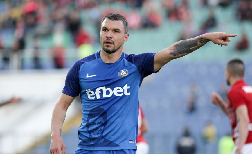 Божинов напуска Пескара, вратата на Левски се отваря