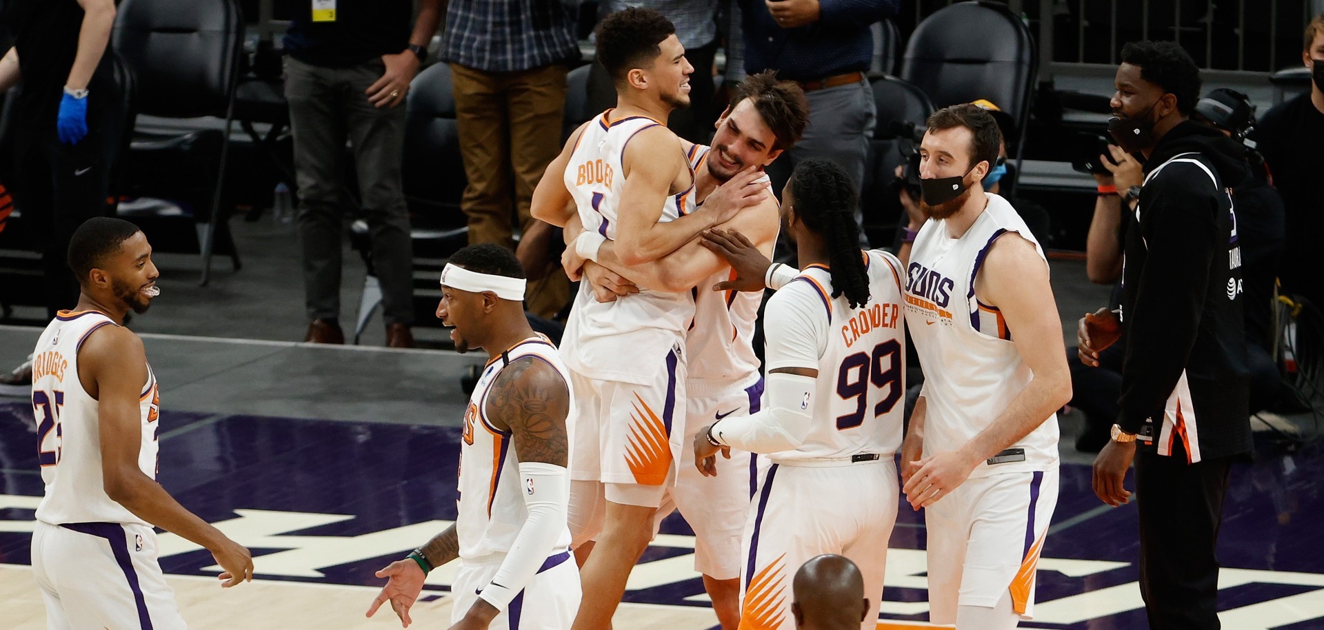 Финикс спаси шансовете за върха на Запад с инфарктна победа width=