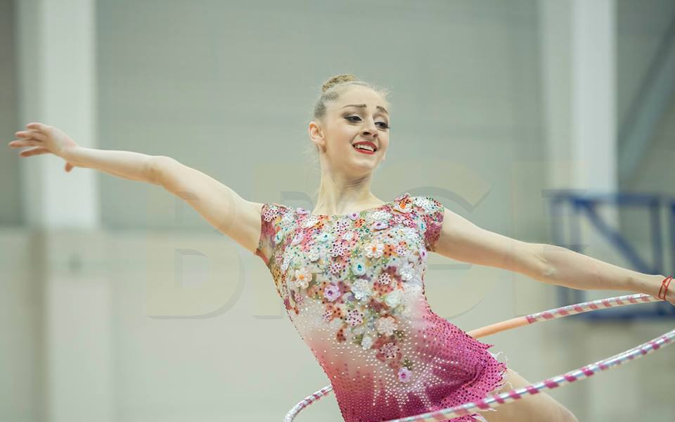 Златна! Боряна Калейн триумфира на обръч на финалите в София