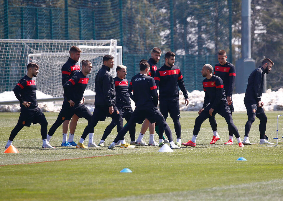 Двама от Локо Пловдив излизат титуляри срещу Италия?