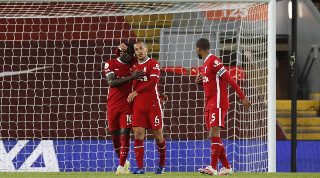 Мане и Тиаго запазиха надеждите на Ливърпул за топ 4