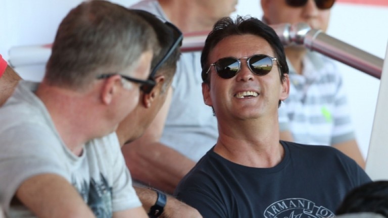 Септември: Това е гавра, този съдия е за вадене от футбола