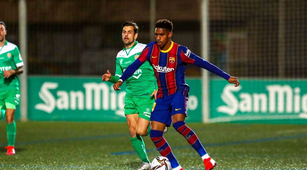 Барса се промъкна до 1/8-финалите след драматичен успех