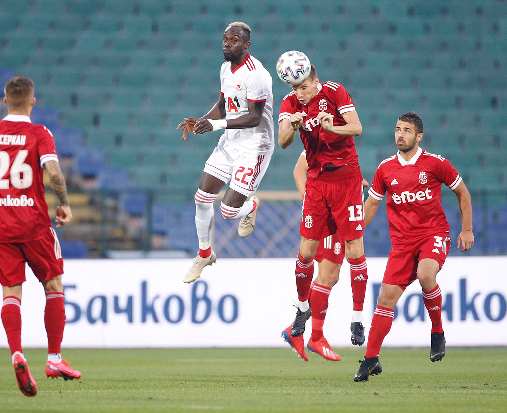 Без победител в Червеното дерби на „Васил Левски“ width=