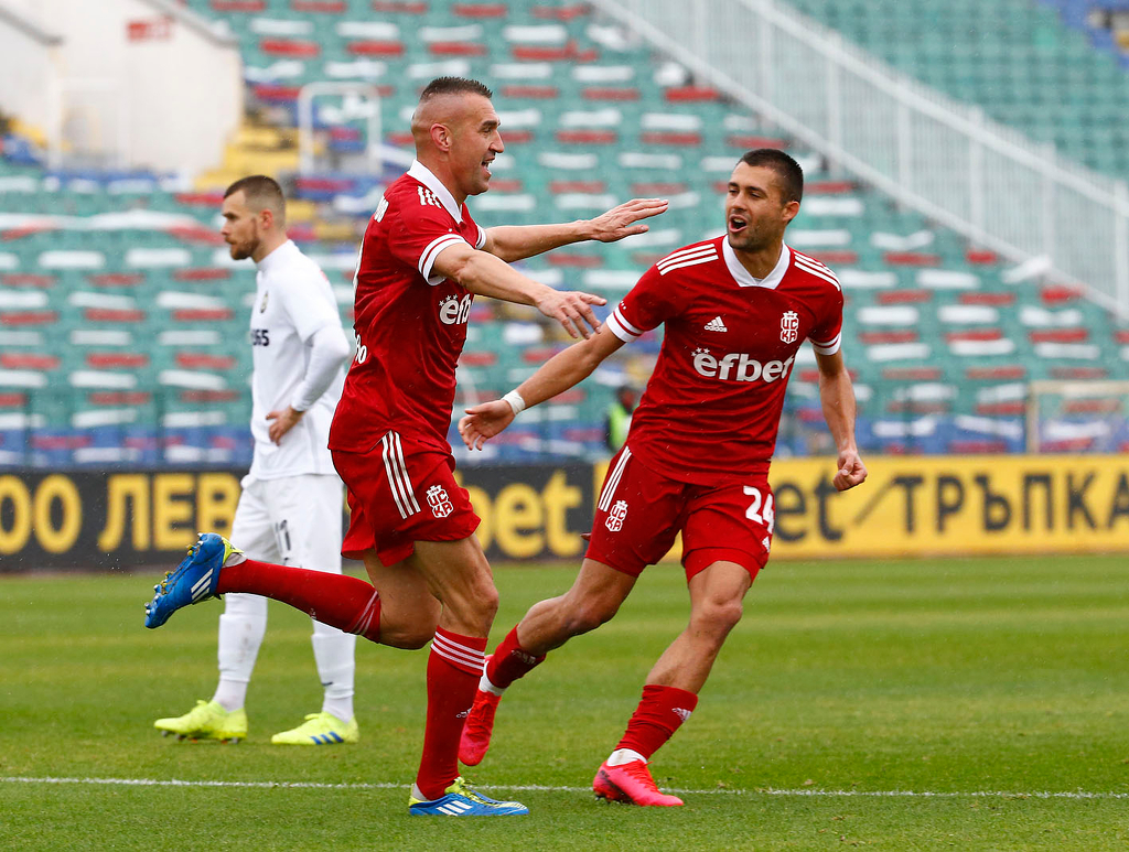 ЦСКА 1948 разби Славия в столичното дерби, Камбуров с 2 гола width=