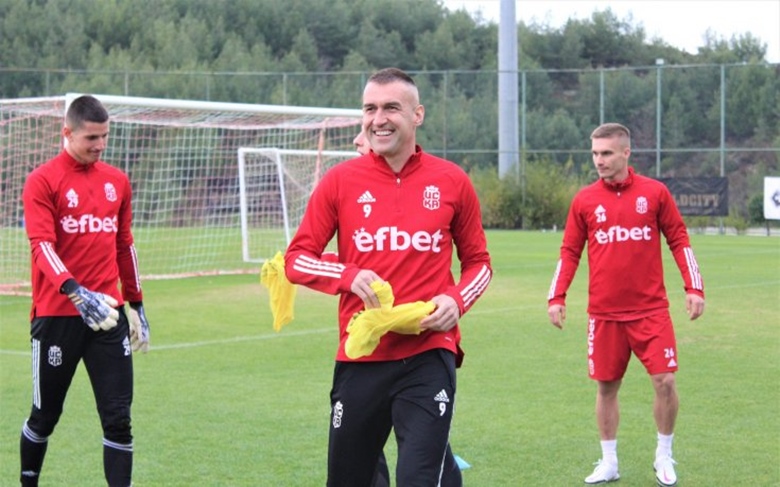 ЦСКА 1948 не се даде на Динамо Киев в зрелищен мач с 4 гола