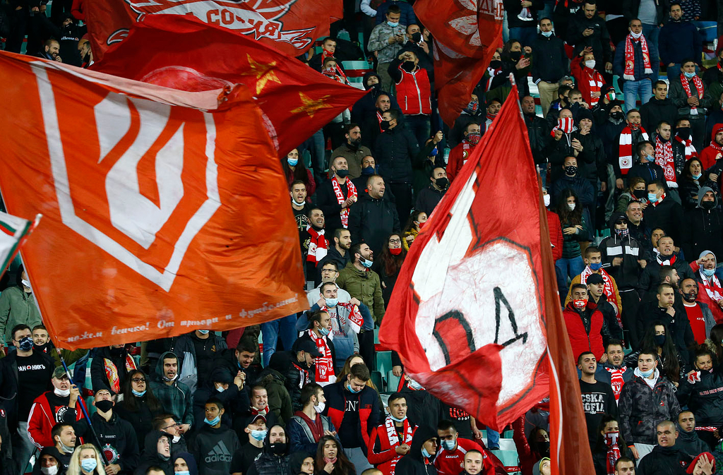 Фенове на ЦСКА на среща с Ганчев, разубеждават го да остане