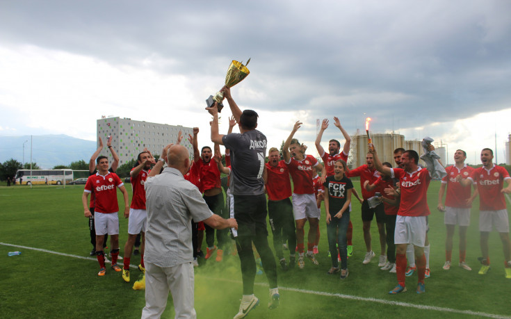 Гняв на “Армията”: ЦСКА 1948 вдига купата пред феновете на ЦСКА София