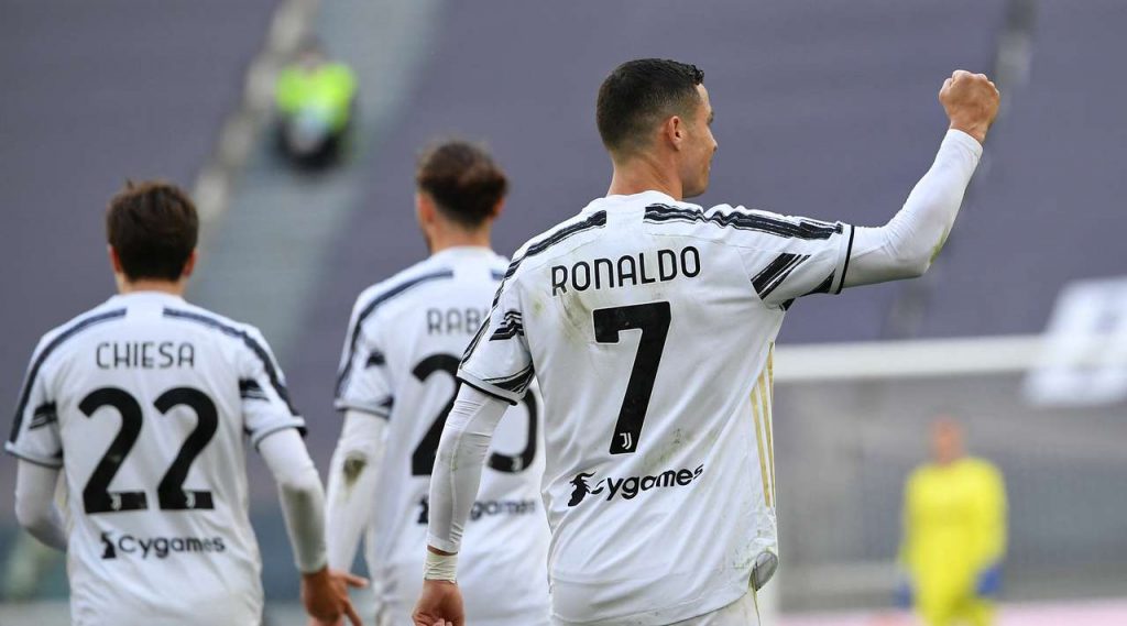 Лудо дерби Д’Италия остави Ювентус в играта за Шампионската лига