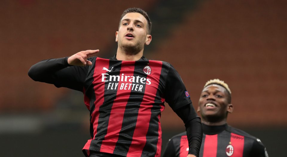 Милан ще връща португалски защитник на Манчестър Юнайтед