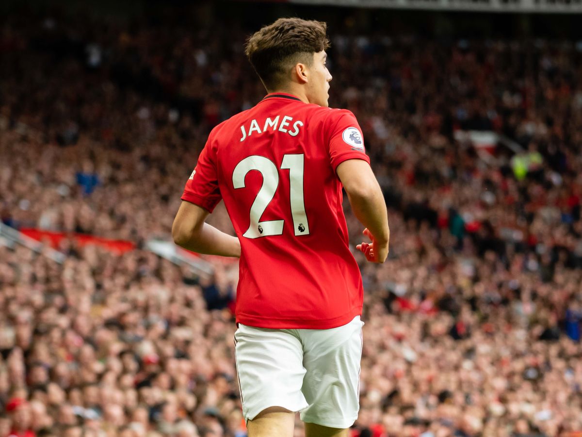 Райън Гигс поиска от Ман Юнайтед да дават повече шанс на Джеймс width=