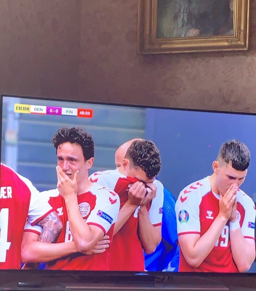 Смразяващ инцидент прекъсна двубоя в Копенхаген