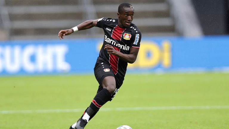 ПСЖ и Манчестър Юнайтед имат интерес към цел на Нюкасъл от Леверкузен width=