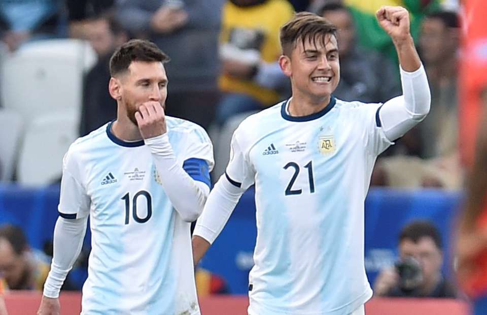 Дибала: Ще бъде много хубаво да играя с Меси в Барселона width=