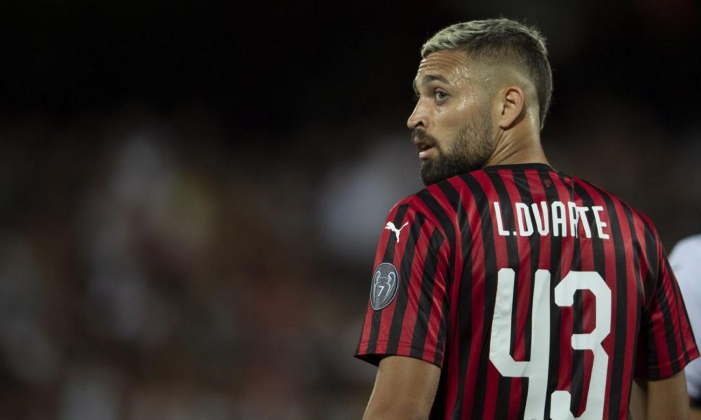 Милан праща бранител под наем в Истанбул