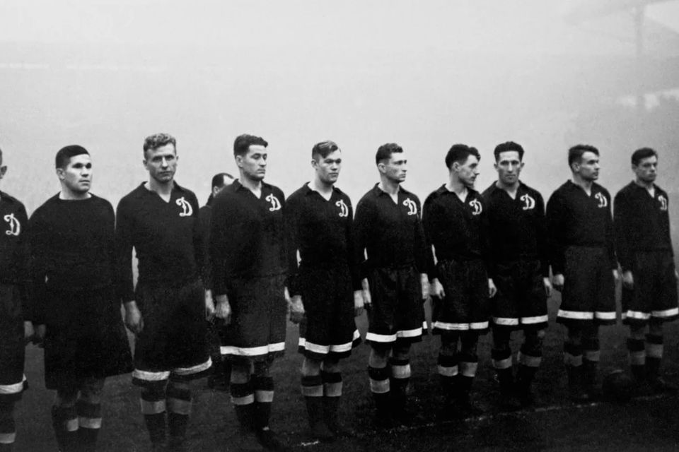 Динамо триумфира сред мъглата в Лондон