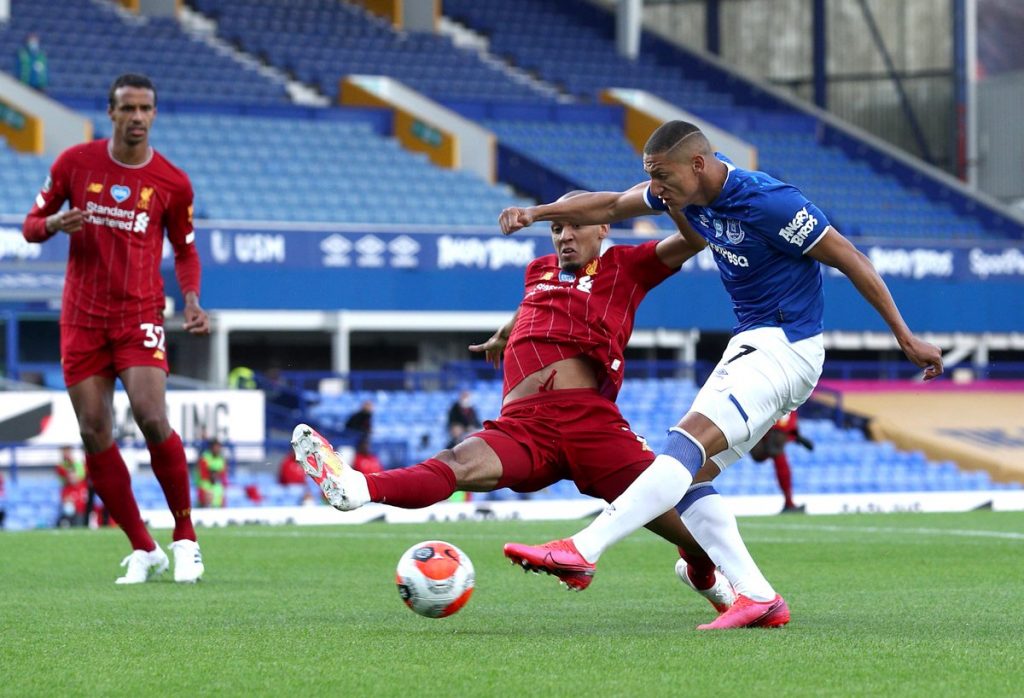 Ливърпул се приближи с точка по-близо до титлата след реми с Евертън