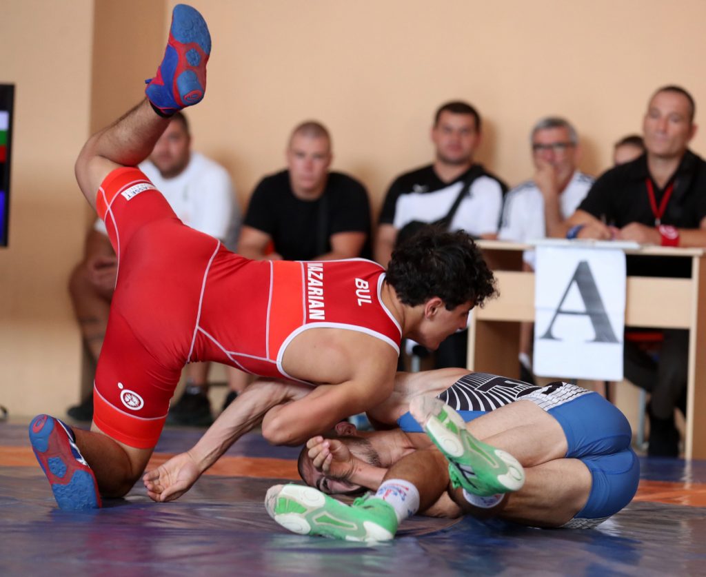 Еди Назарян без конкуренция при юношите