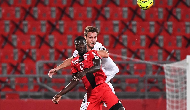 Рен не успя да пречупи последния Дижон, но оглави класирането