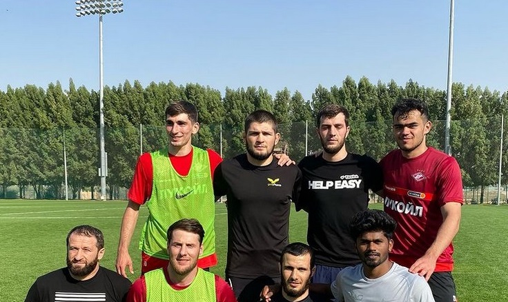 Хабиб се подготвя да покорява и футболните терени width=