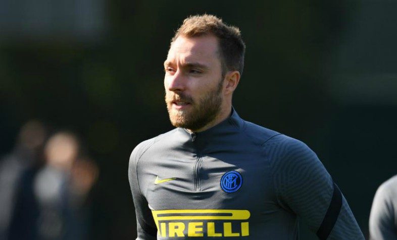 Ще имплантират дефибрилатор на Ериксен, няма да играе в Италия