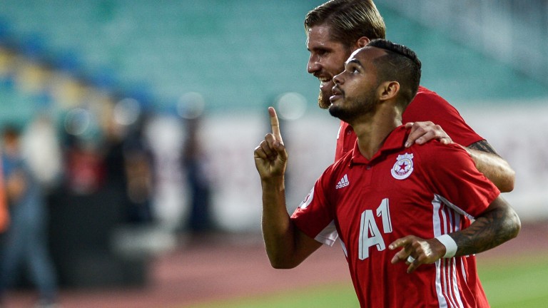 Отбори от Серия „А“ и Бундеслигата следят Евандро width=