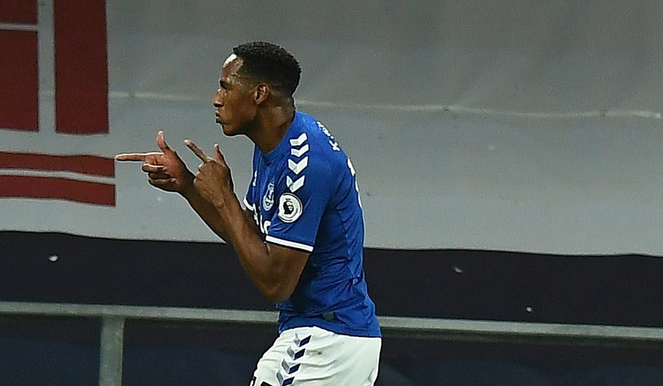 И Евертън стъпка Арсенал, мърсисайдски тандем на върха