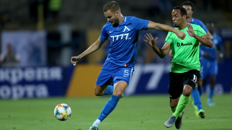 Ейолфсон се „възстанови“ за мачовете на Исландия width=