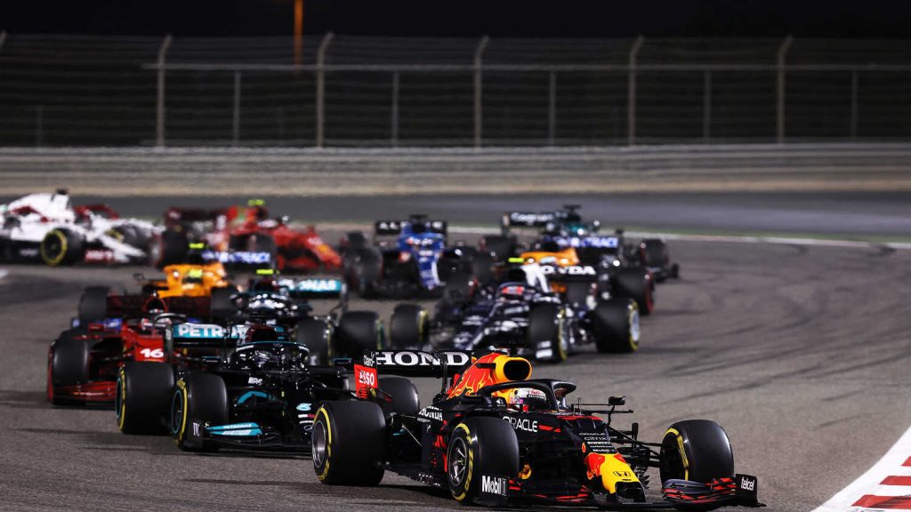 12 с положителни проби за коронавирус след първия старт във Ф1