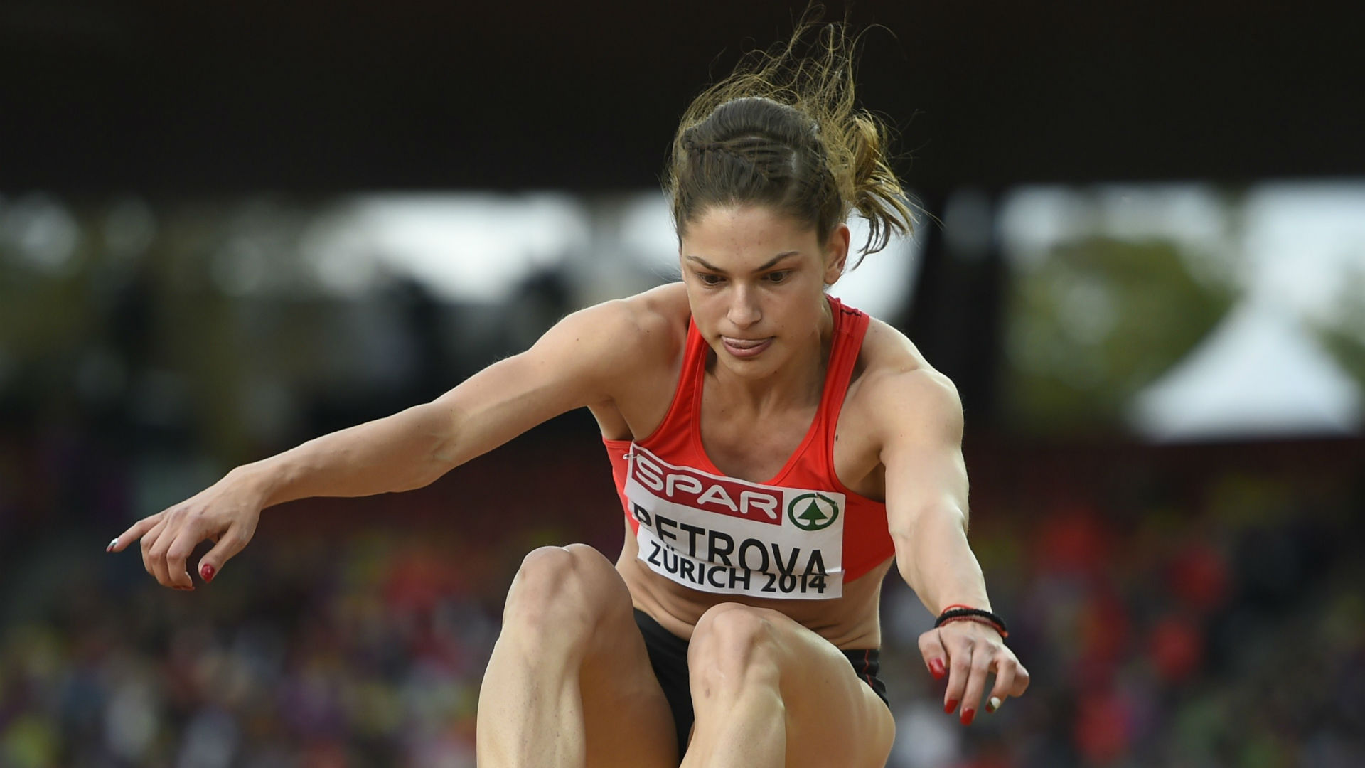 Впечатляваща Габи Петрова с виза за Токио width=