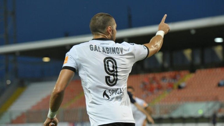 Гълъбинов в групата на Специя за дуела със Самп width=