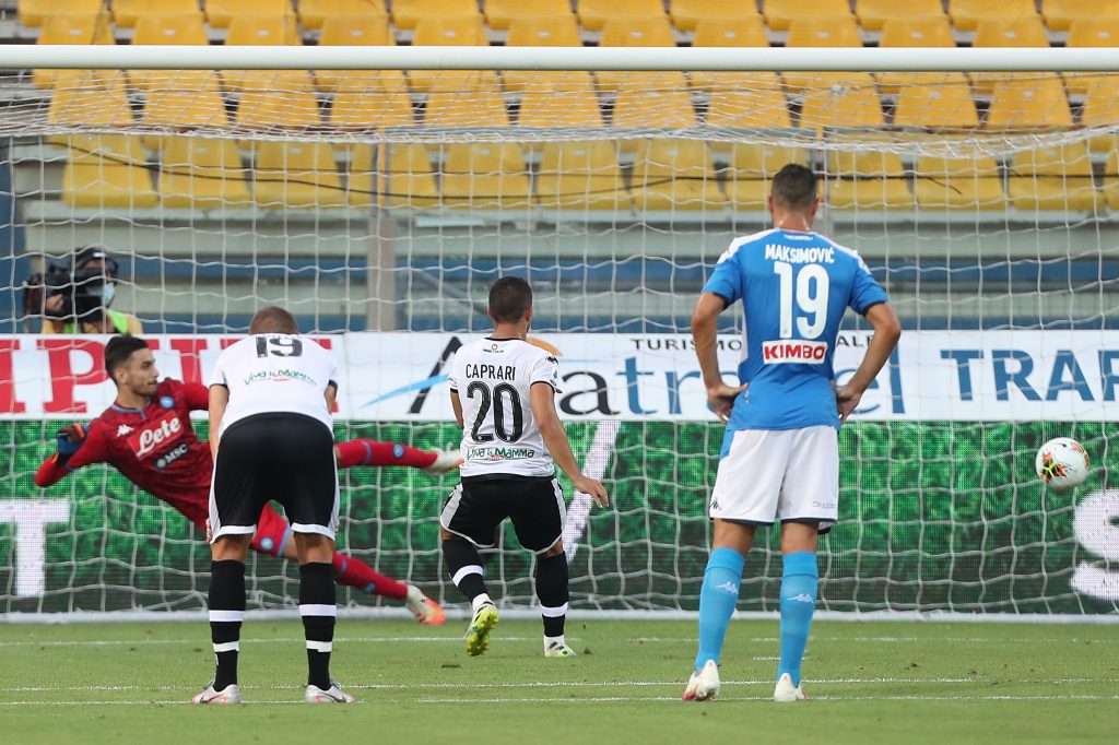 Парма удари Наполи и го остави извън Топ 6