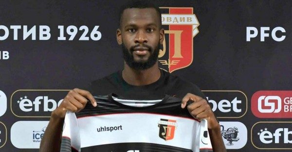 Локо Пловдив парафира с Гомис, бранителят дебютира срещу Берое