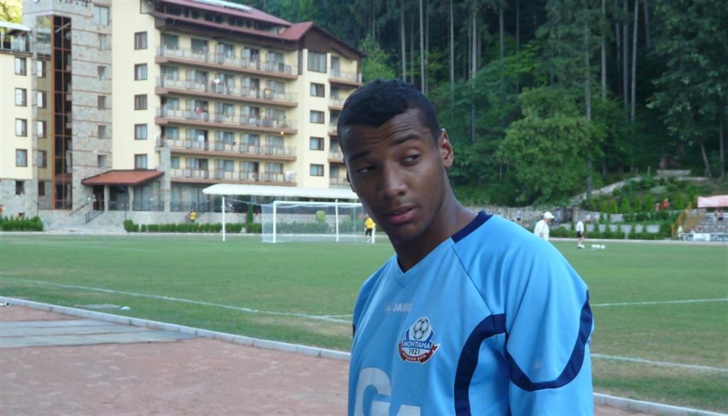 Предлагат още един десен бек на Левски