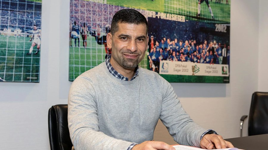 Грък оглави потъващия Шалке 04